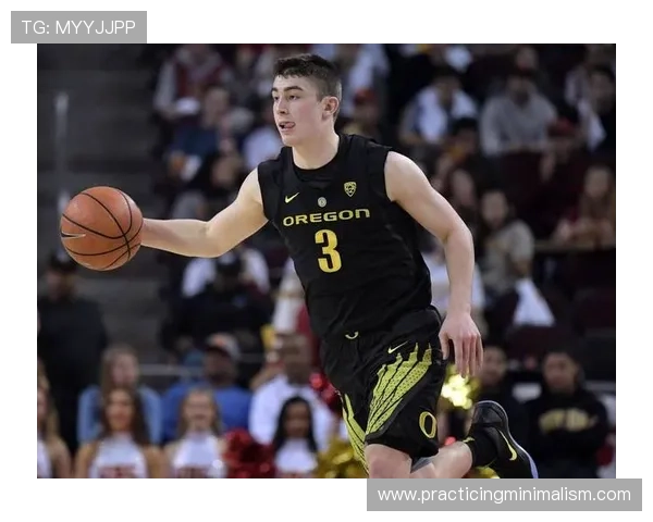 佩顿·普里查德无球跑位提升投篮质量，助力球队三分命中率拉开差距